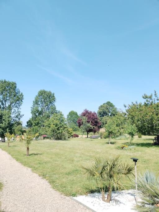 Domaine Des Cerisiers Berville-sur-Mer Exterior foto